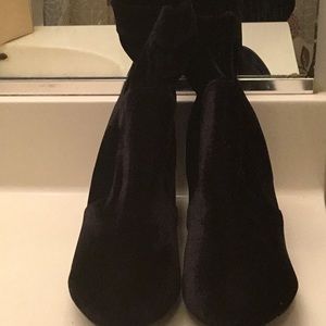 Woman Black Suede Heel